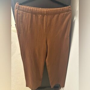 Skims Bison (Brown/Tan) Cotton Fleece Straight Leg Pant
Medium
New with tags
